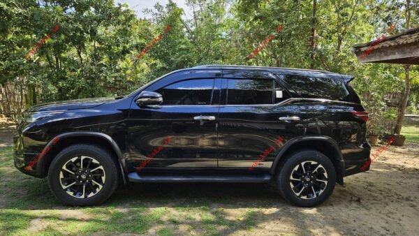 Toyota Fortuner 2.8 VRZ (GR) 4x2 - Gambar 5