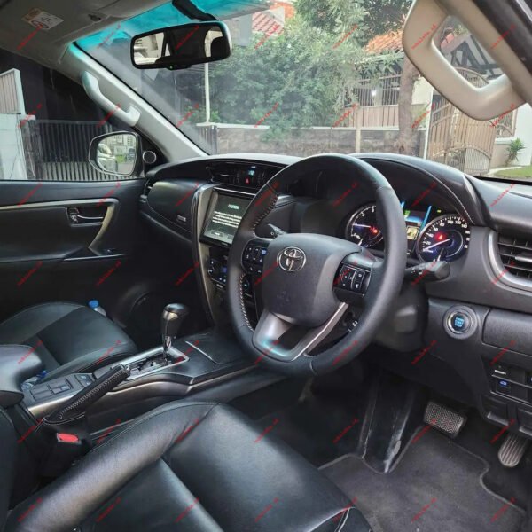 Toyota Fortuner 2.8 VRZ (GR) 4x2 - Gambar 2