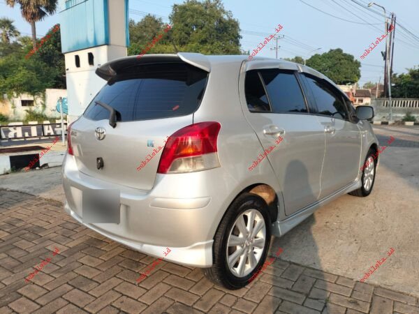 Toyota Yaris E - Gambar 2
