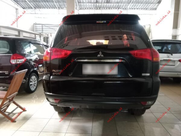 Mitsubishi Pajero Exceed - Gambar 3