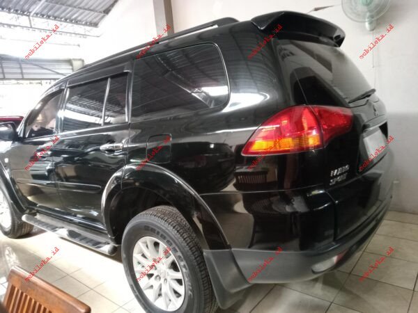 Mitsubishi Pajero Exceed - Gambar 4