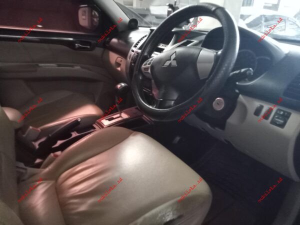 Mitsubishi Pajero Exceed - Gambar 5