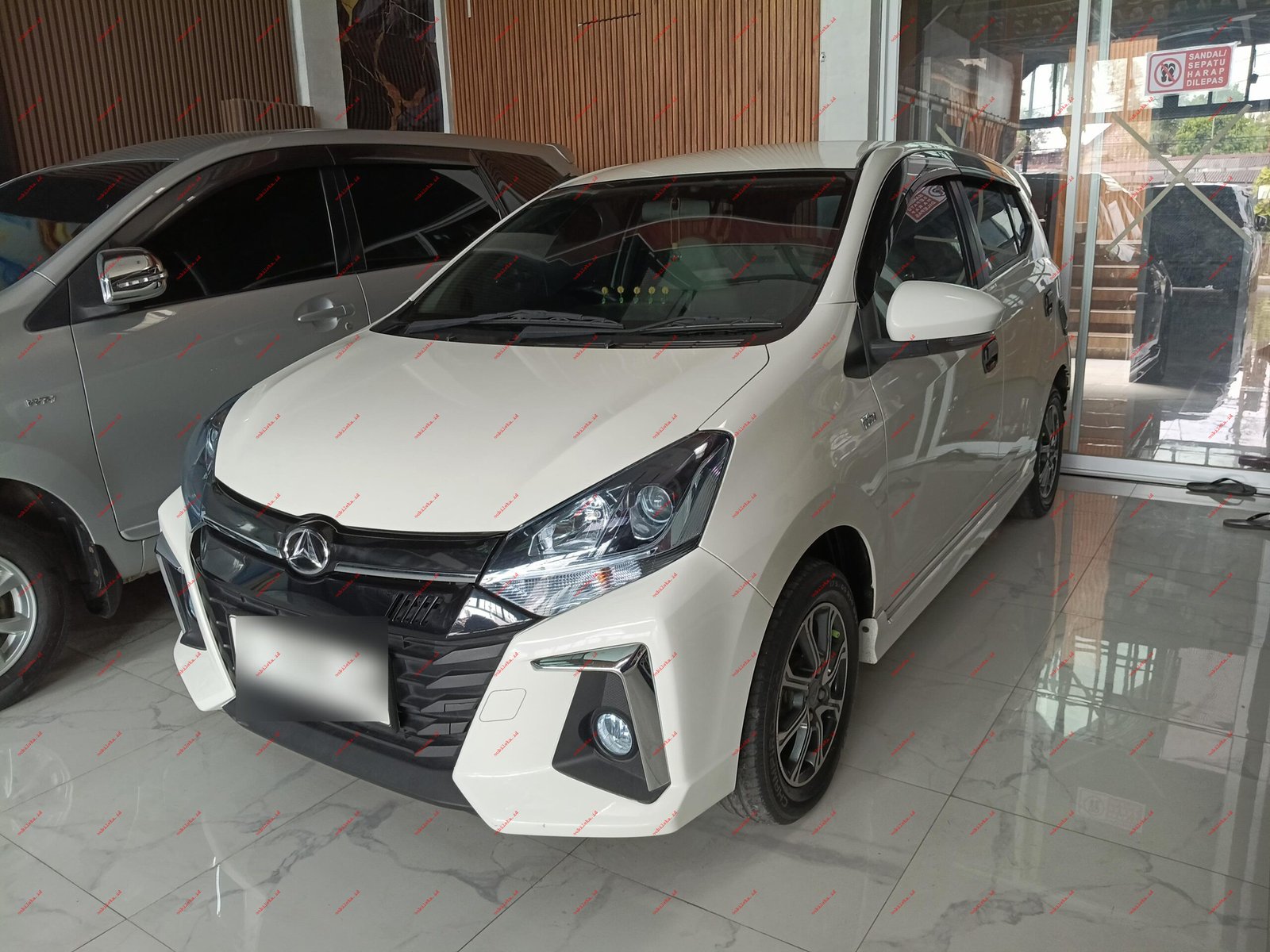 Toyota Ayla R - Gambar 2