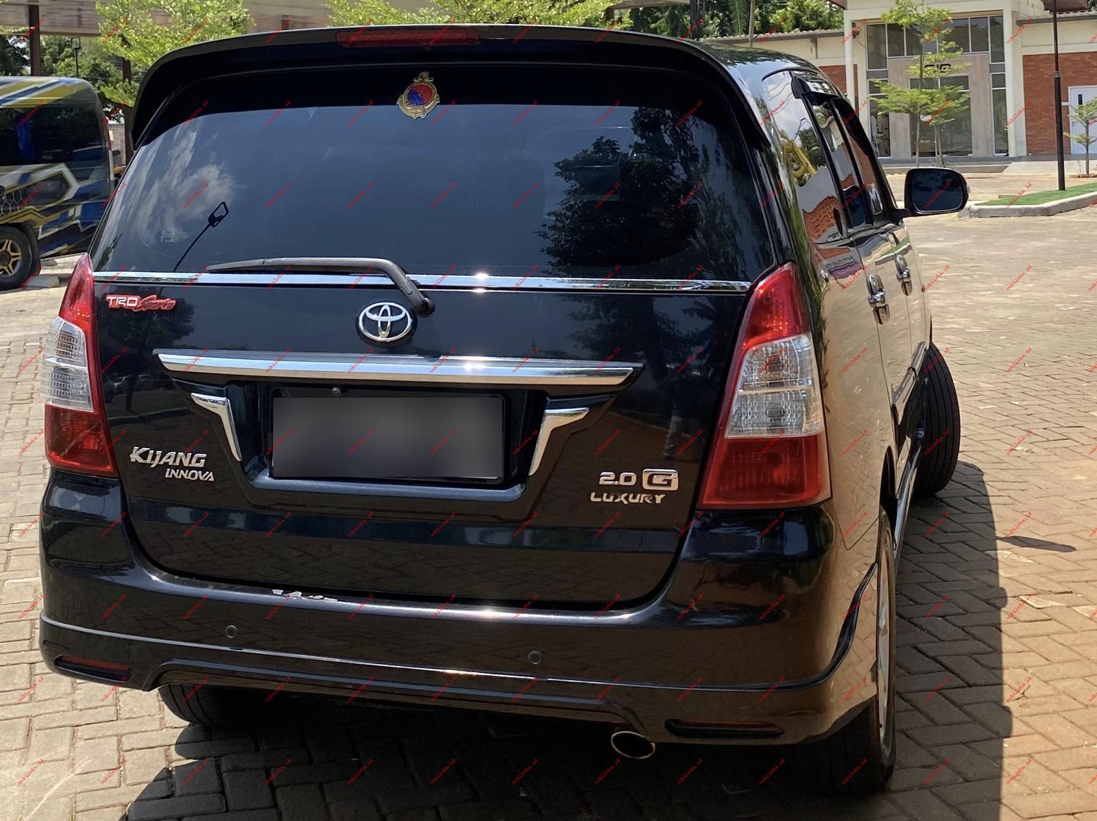 Toyota Innova Luxury - Gambar 2
