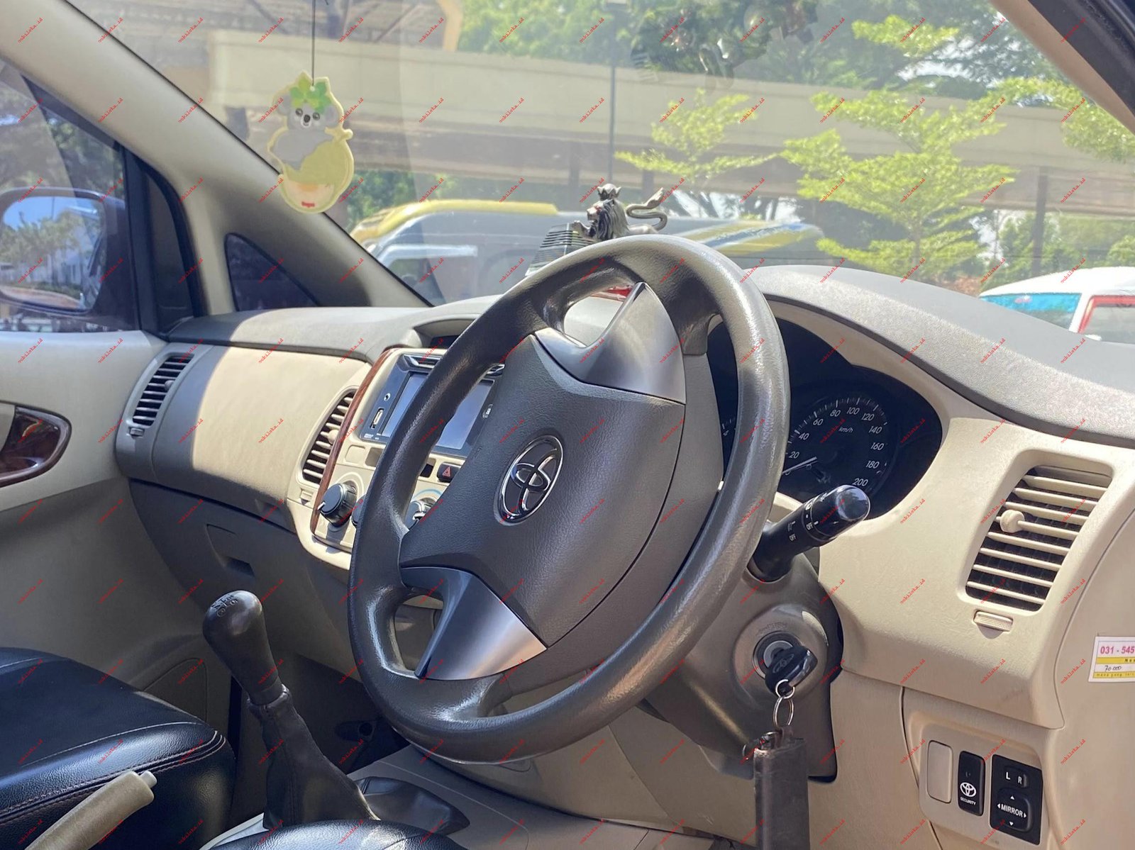 Toyota Innova Luxury - Gambar 5