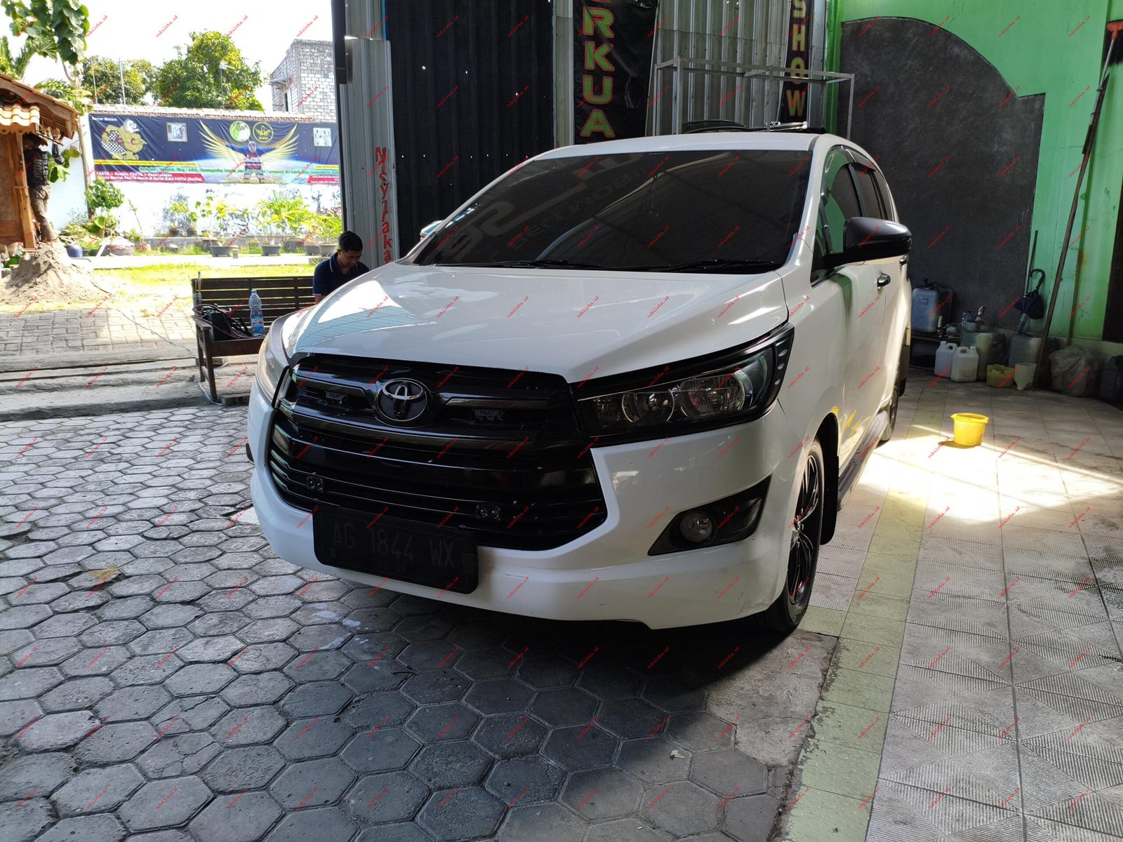 Toyota Innova G Diesel - Gambar 2